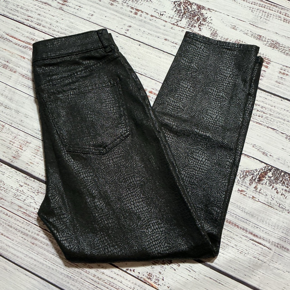 Express Mom Jean Super High Rise black snakeskin jeans. Size 6 - Picture 2 of 9